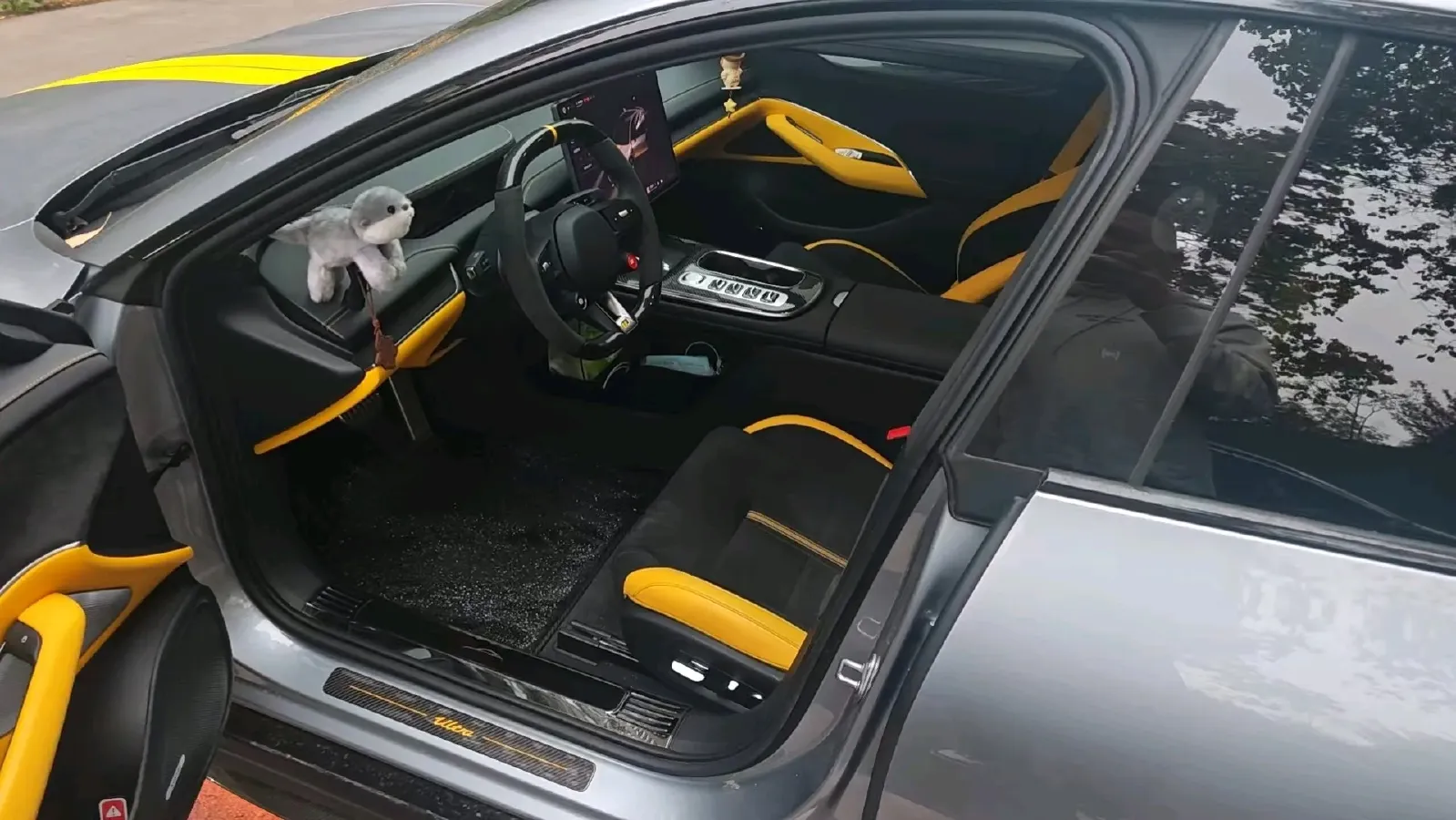 2025 MI SU7 Ultra BEV 93.7KWH,autocango,china used car exporter,china ev exporter,chinese used car exporter,chinese used ev exporter