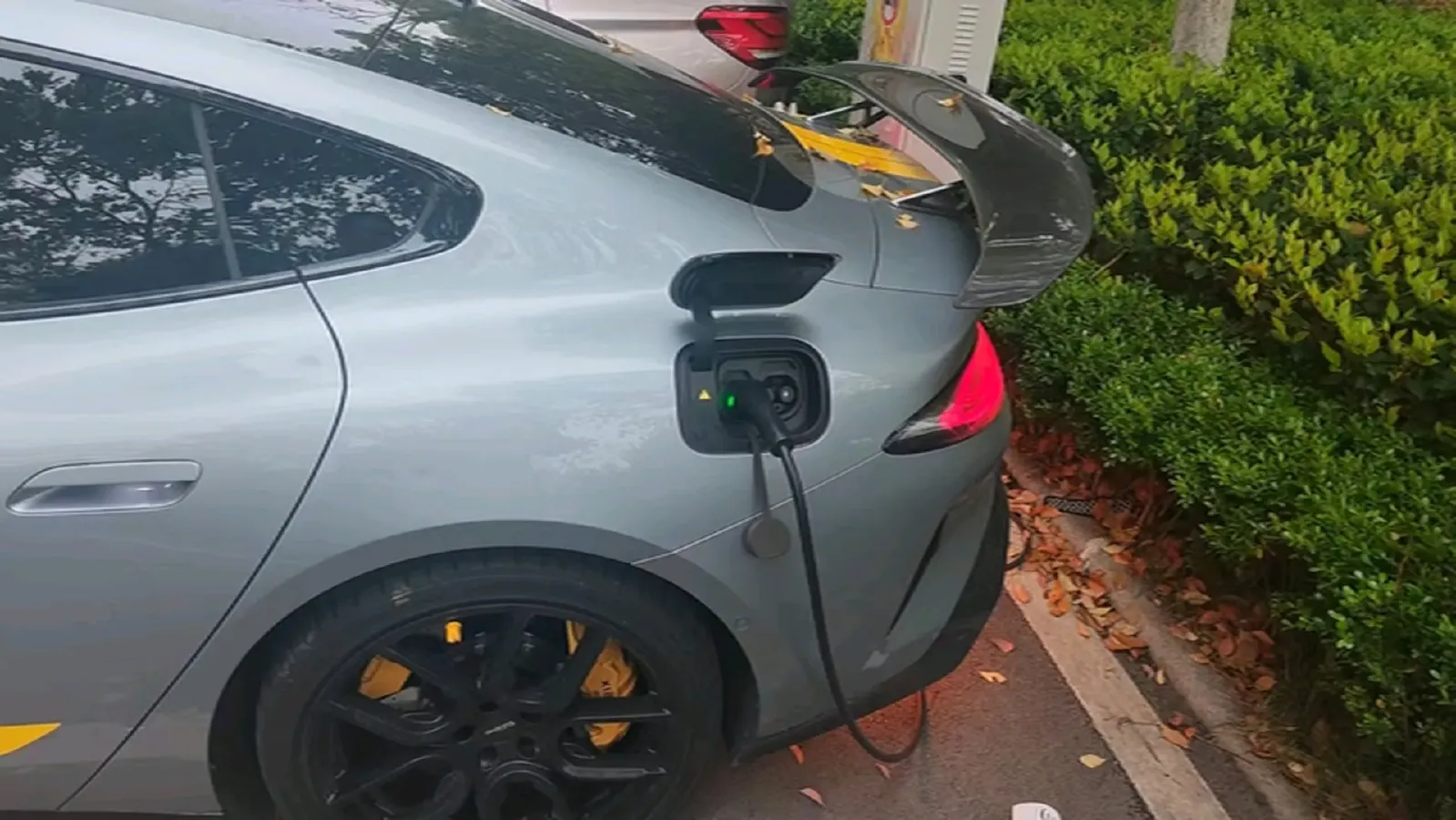 2025 MI SU7 Ultra BEV 93.7KWH,autocango,china used car exporter,china ev exporter,chinese used car exporter,chinese used ev exporter