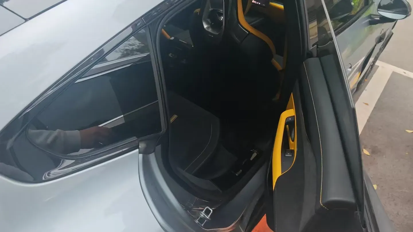 2025 MI SU7 Ultra BEV 93.7KWH,autocango,china used car exporter,china ev exporter,chinese used car exporter,chinese used ev exporter