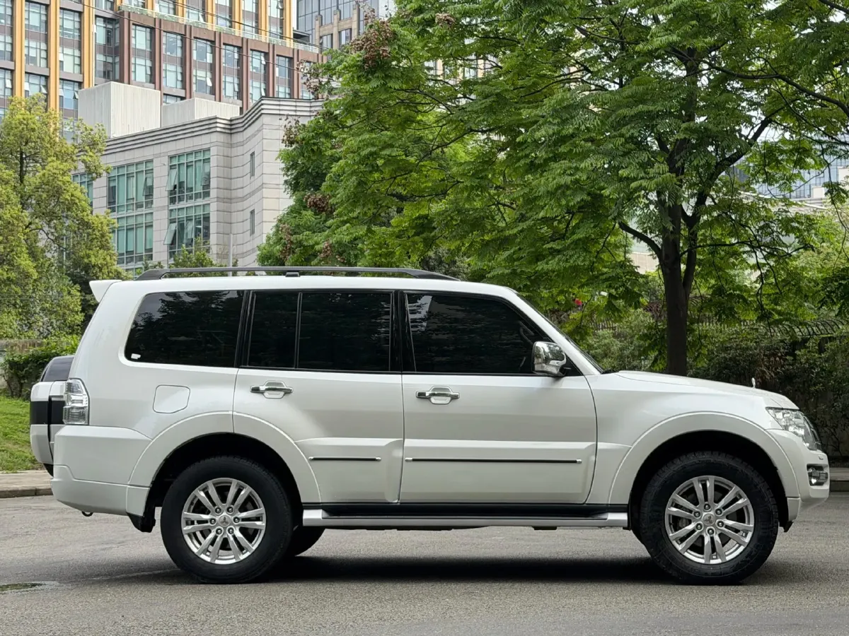 2011 Mitsubishi Pajero 3.0L 177HP V6 5AT,autocango,china used car exporter,china ev exporter,chinese used car exporter,chinese used ev exporter