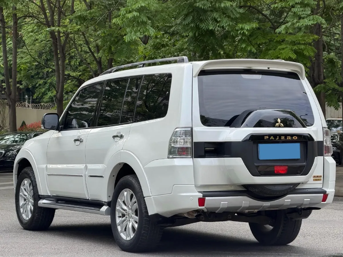 2011 Mitsubishi Pajero 3.0L 177HP V6 5AT,autocango,china used car exporter,china ev exporter,chinese used car exporter,chinese used ev exporter