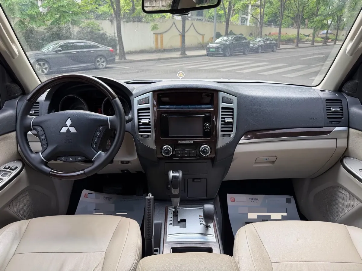 2011 Mitsubishi Pajero 3.0L 177HP V6 5AT,autocango,china used car exporter,china ev exporter,chinese used car exporter,chinese used ev exporter