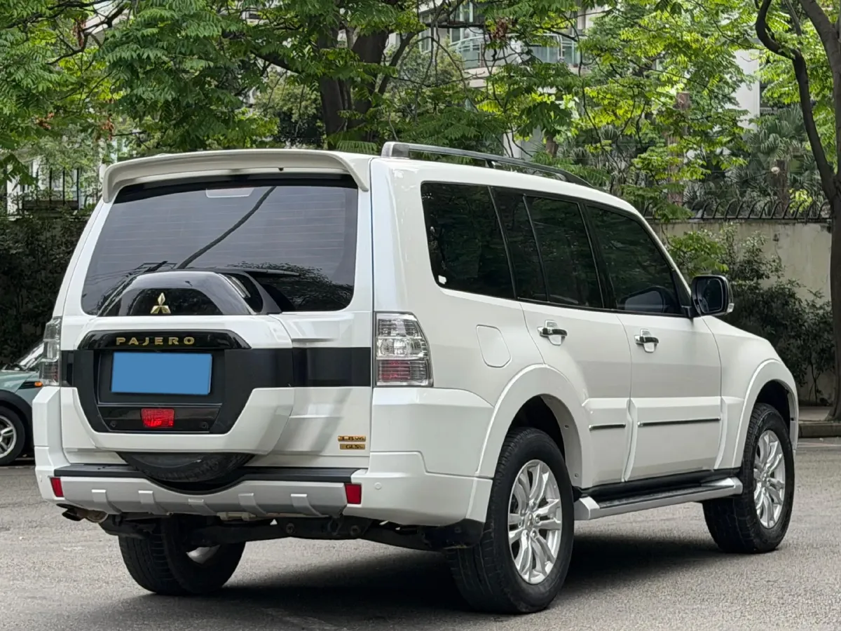 2011 Mitsubishi Pajero 3.0L 177HP V6 5AT,autocango,china used car exporter,china ev exporter,chinese used car exporter,chinese used ev exporter