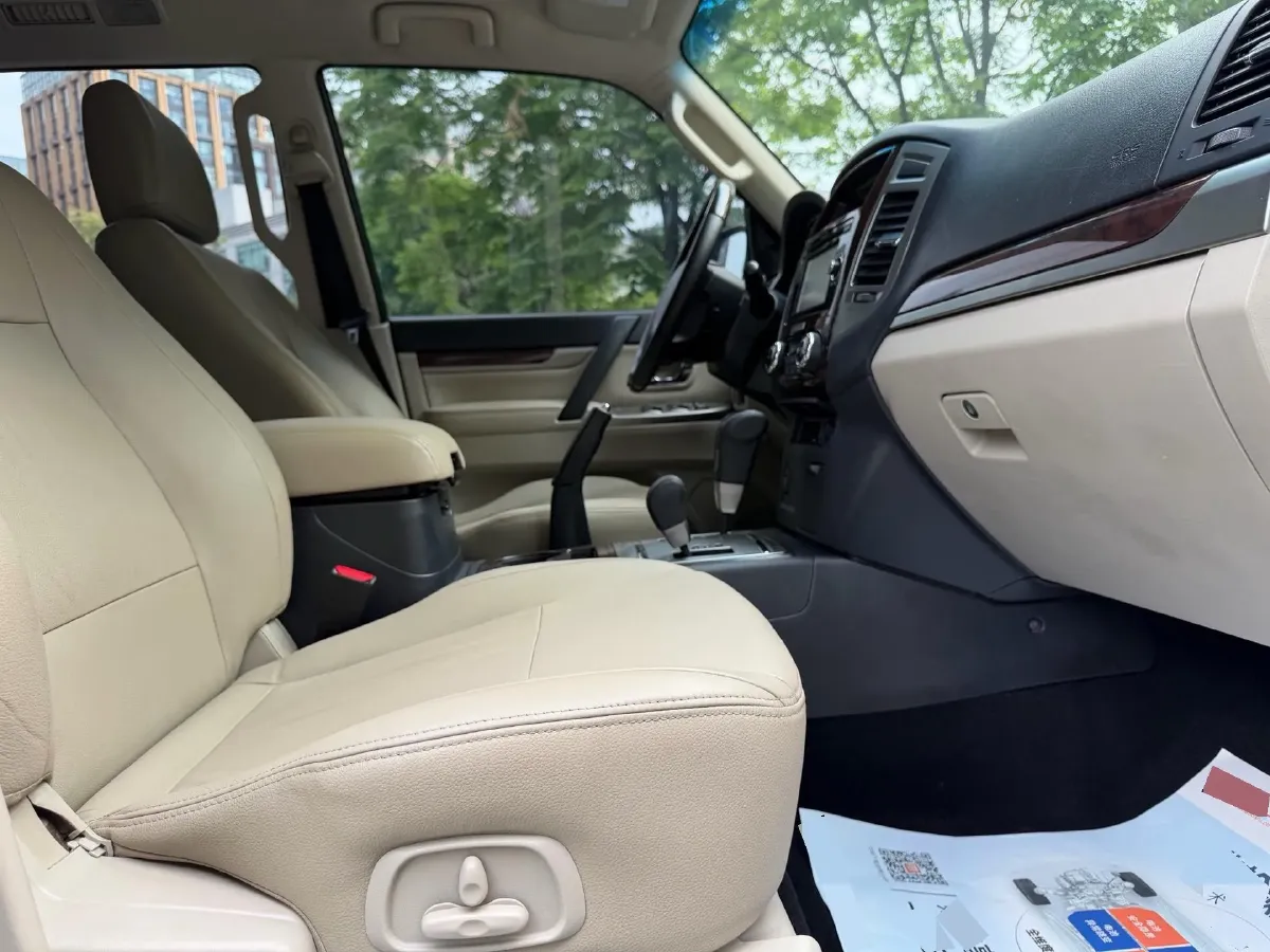 2011 Mitsubishi Pajero 3.0L 177HP V6 5AT,autocango,china used car exporter,china ev exporter,chinese used car exporter,chinese used ev exporter