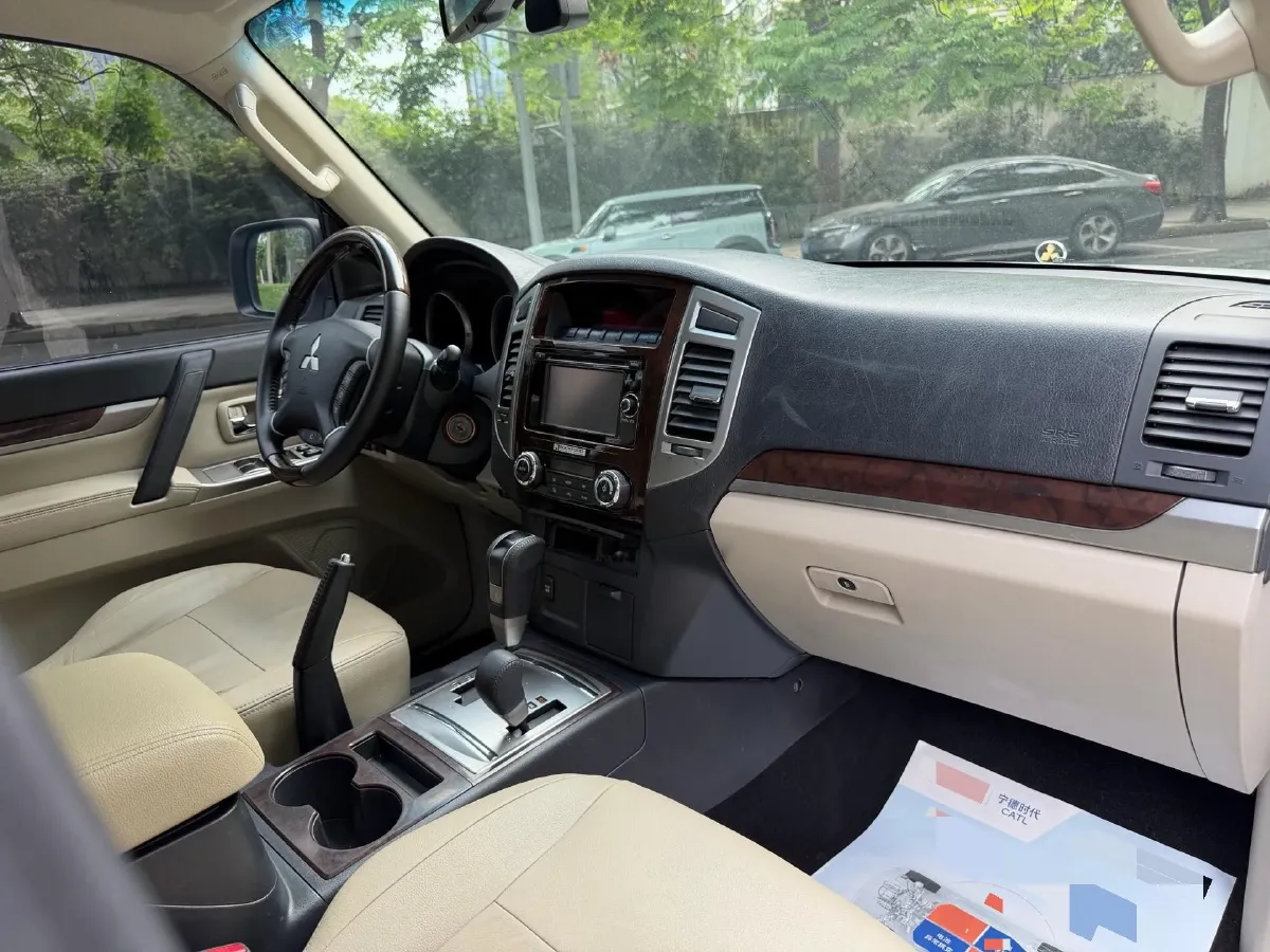 2011 Mitsubishi Pajero 3.0L 177HP V6 5AT,autocango,china used car exporter,china ev exporter,chinese used car exporter,chinese used ev exporter