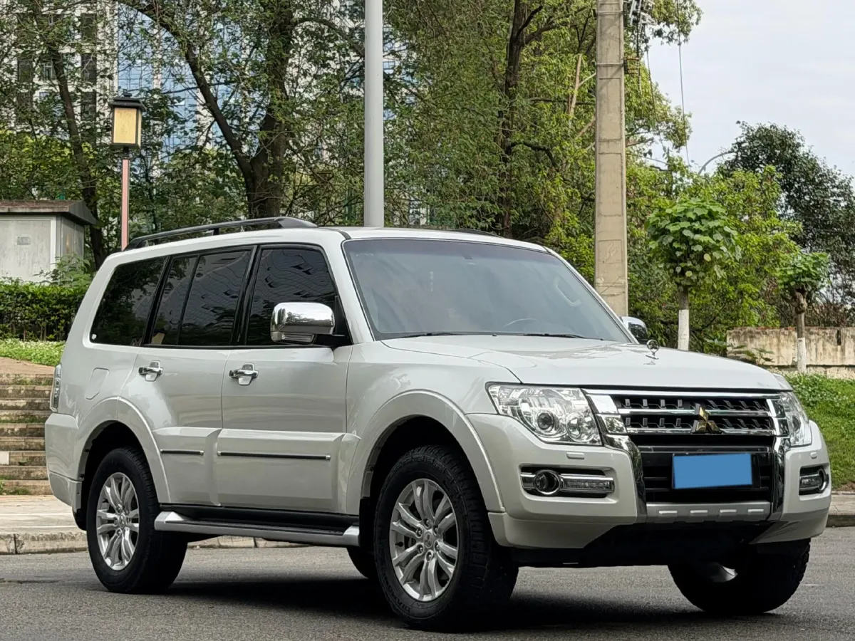 2011 Mitsubishi Pajero 3.0L 177HP V6 5AT,autocango,china used car exporter,china ev exporter,chinese used car exporter,chinese used ev exporter