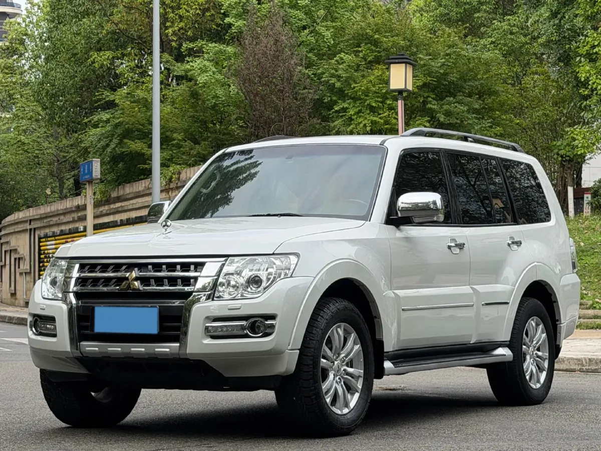 2011 Mitsubishi Pajero 3.0L 177HP V6 5AT,autocango,china used car exporter,china ev exporter,chinese used car exporter,chinese used ev exporter