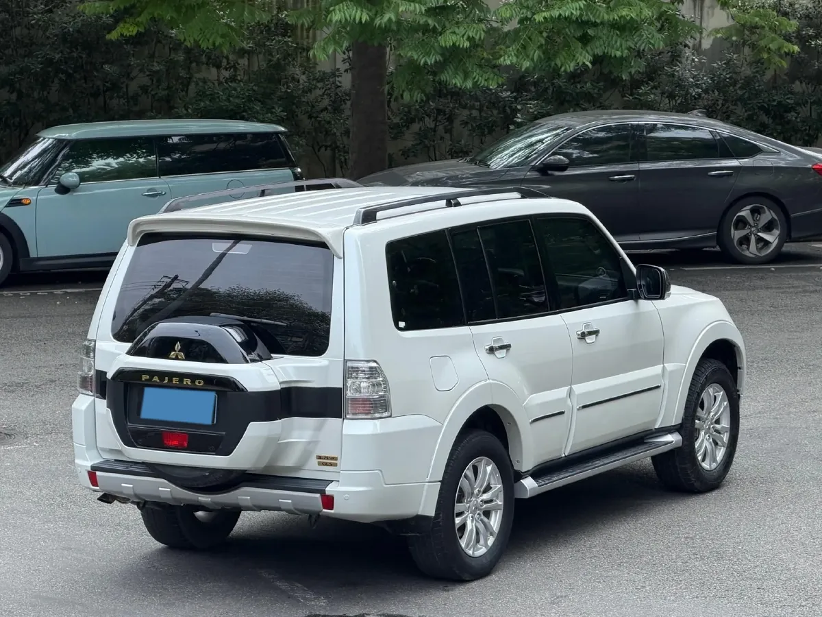 2011 Mitsubishi Pajero 3.0L 177HP V6 5AT,autocango,china used car exporter,china ev exporter,chinese used car exporter,chinese used ev exporter