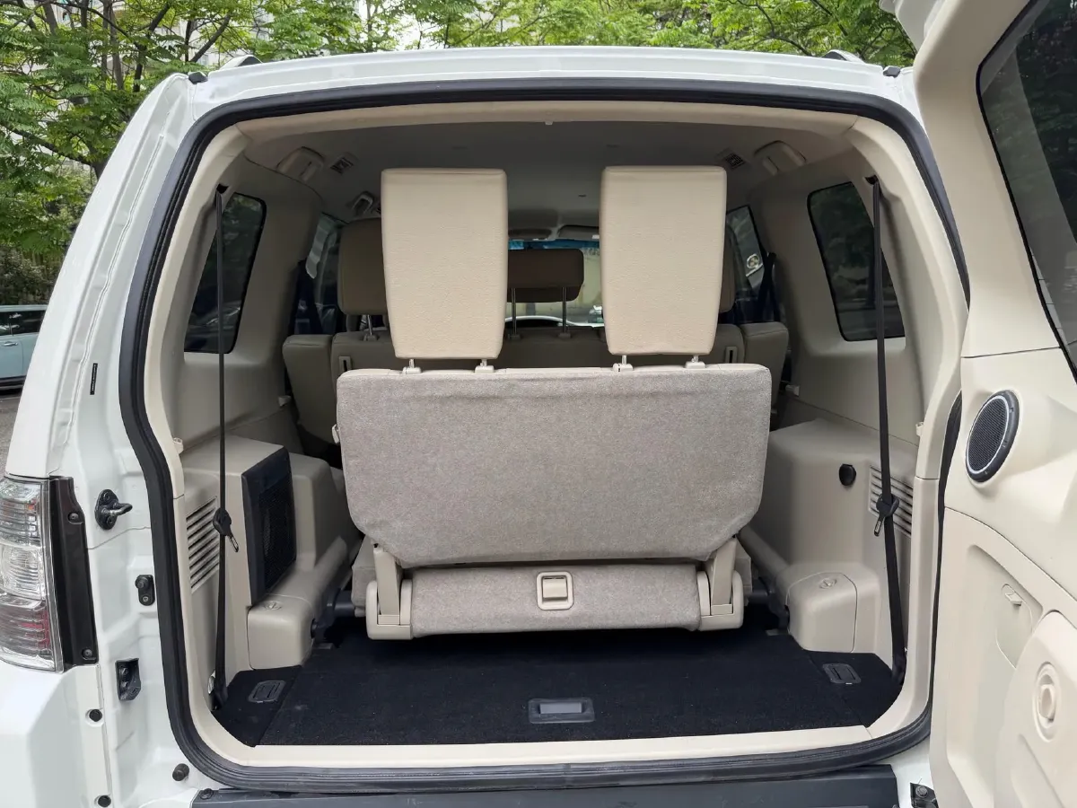 2011 Mitsubishi Pajero 3.0L 177HP V6 5AT,autocango,china used car exporter,china ev exporter,chinese used car exporter,chinese used ev exporter