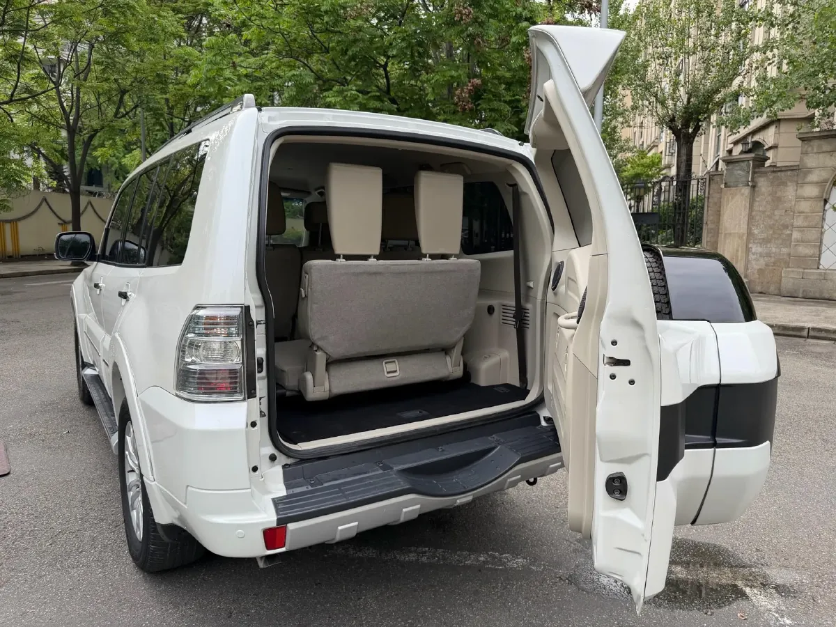 2011 Mitsubishi Pajero 3.0L 177HP V6 5AT,autocango,china used car exporter,china ev exporter,chinese used car exporter,chinese used ev exporter