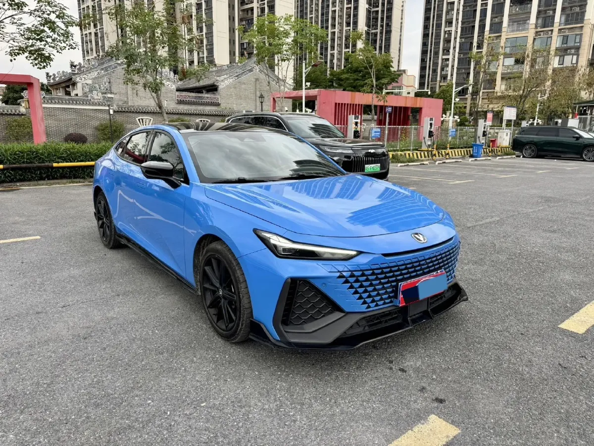 2023 ChangAn UNI-V 2.0T 233HP L4 8AT,autocango,china used car exporter,china ev exporter,chinese used car exporter,chinese used ev exporter