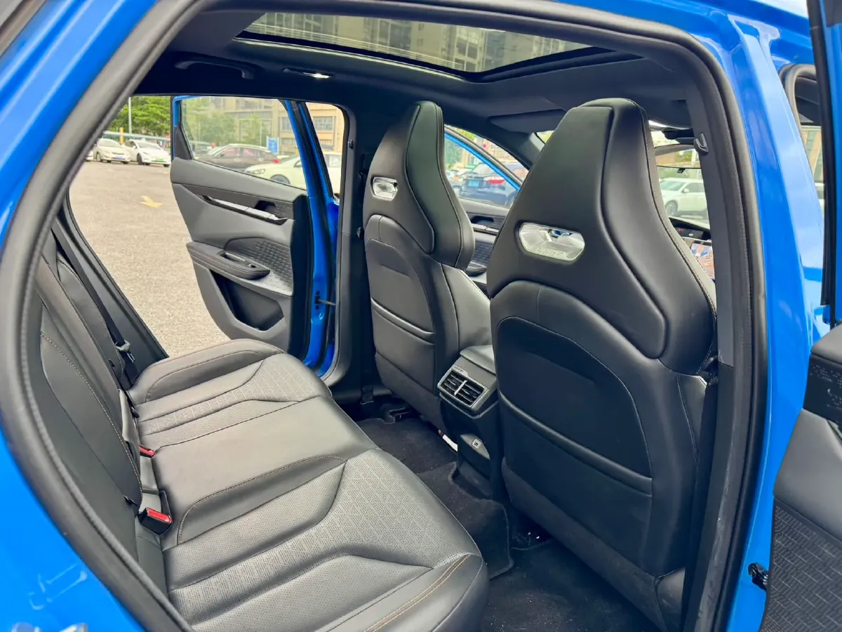 2023 ChangAn UNI-V 2.0T 233HP L4 8AT,autocango,china used car exporter,china ev exporter,chinese used car exporter,chinese used ev exporter