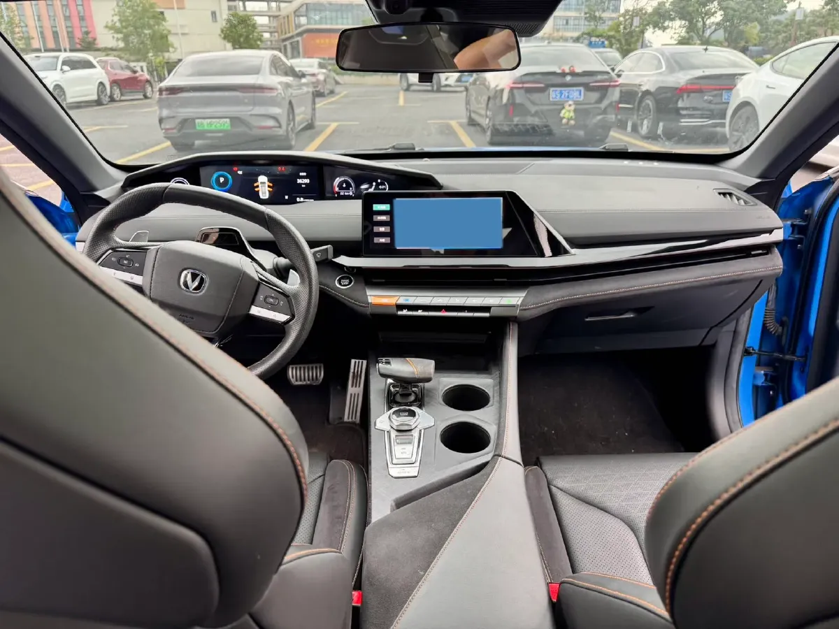 2023 ChangAn UNI-V 2.0T 233HP L4 8AT,autocango,china used car exporter,china ev exporter,chinese used car exporter,chinese used ev exporter