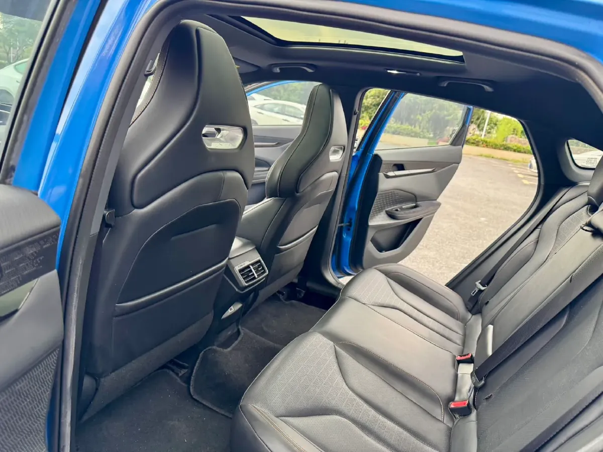 2023 ChangAn UNI-V 2.0T 233HP L4 8AT,autocango,china used car exporter,china ev exporter,chinese used car exporter,chinese used ev exporter