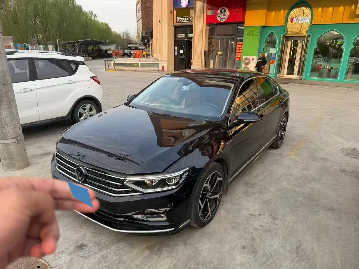 2023 Volkswagen Magotan 2.0T 186HP L4 7DCT,autocango,china used car exporter,china ev exporter,chinese used car exporter,chinese used ev exporter