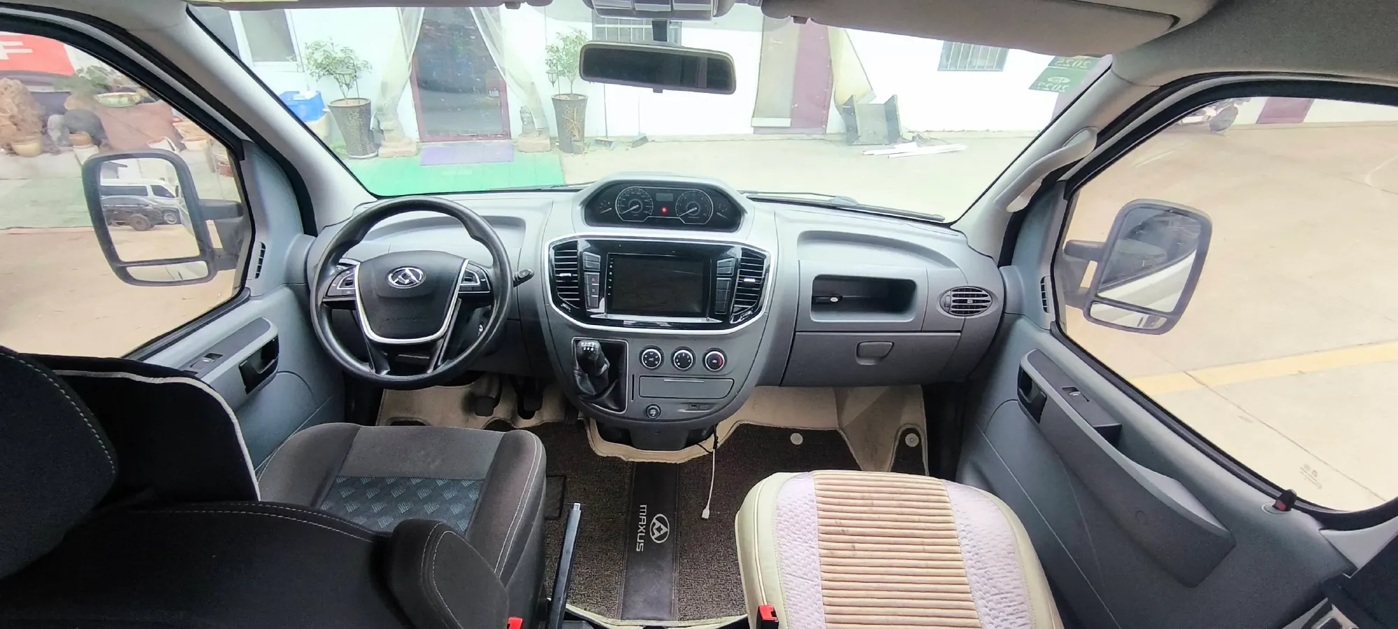 2018 MAXUS XinTu V80 2.5T 136HP L4 6MT,autocango,china used car exporter,china ev exporter,chinese used car exporter,chinese used ev exporter