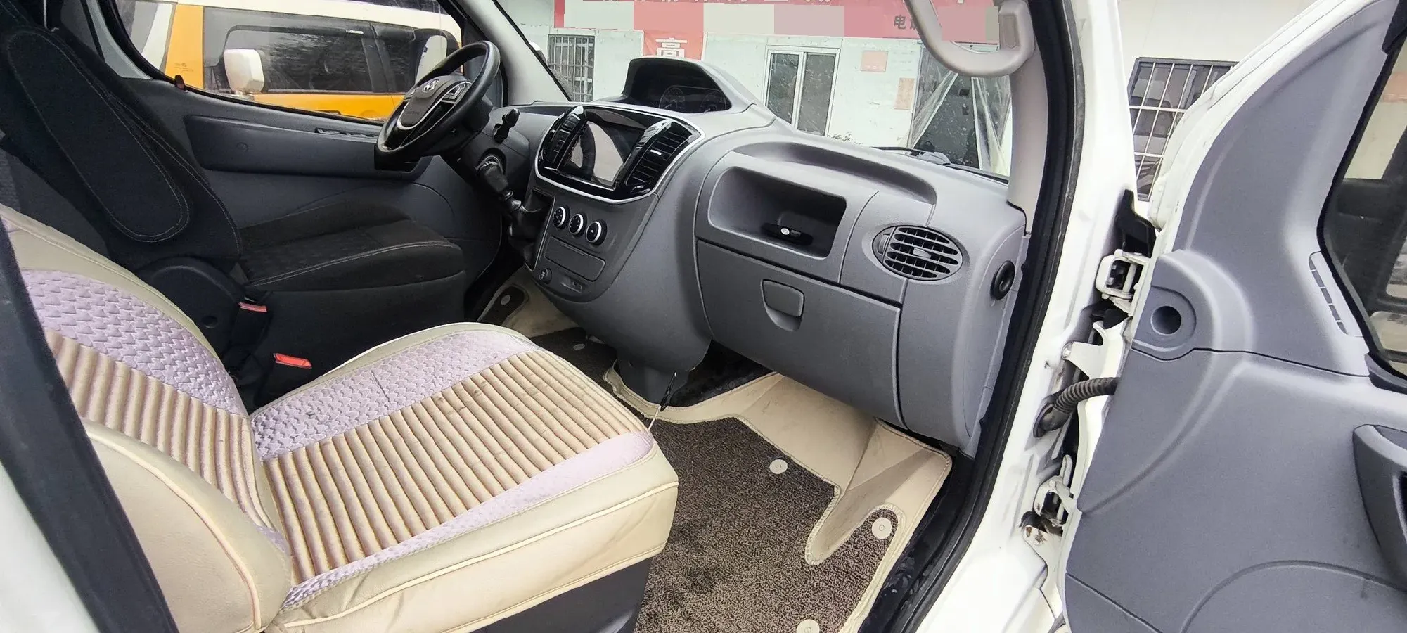 2018 MAXUS XinTu V80 2.5T 136HP L4 6MT,autocango,china used car exporter,china ev exporter,chinese used car exporter,chinese used ev exporter