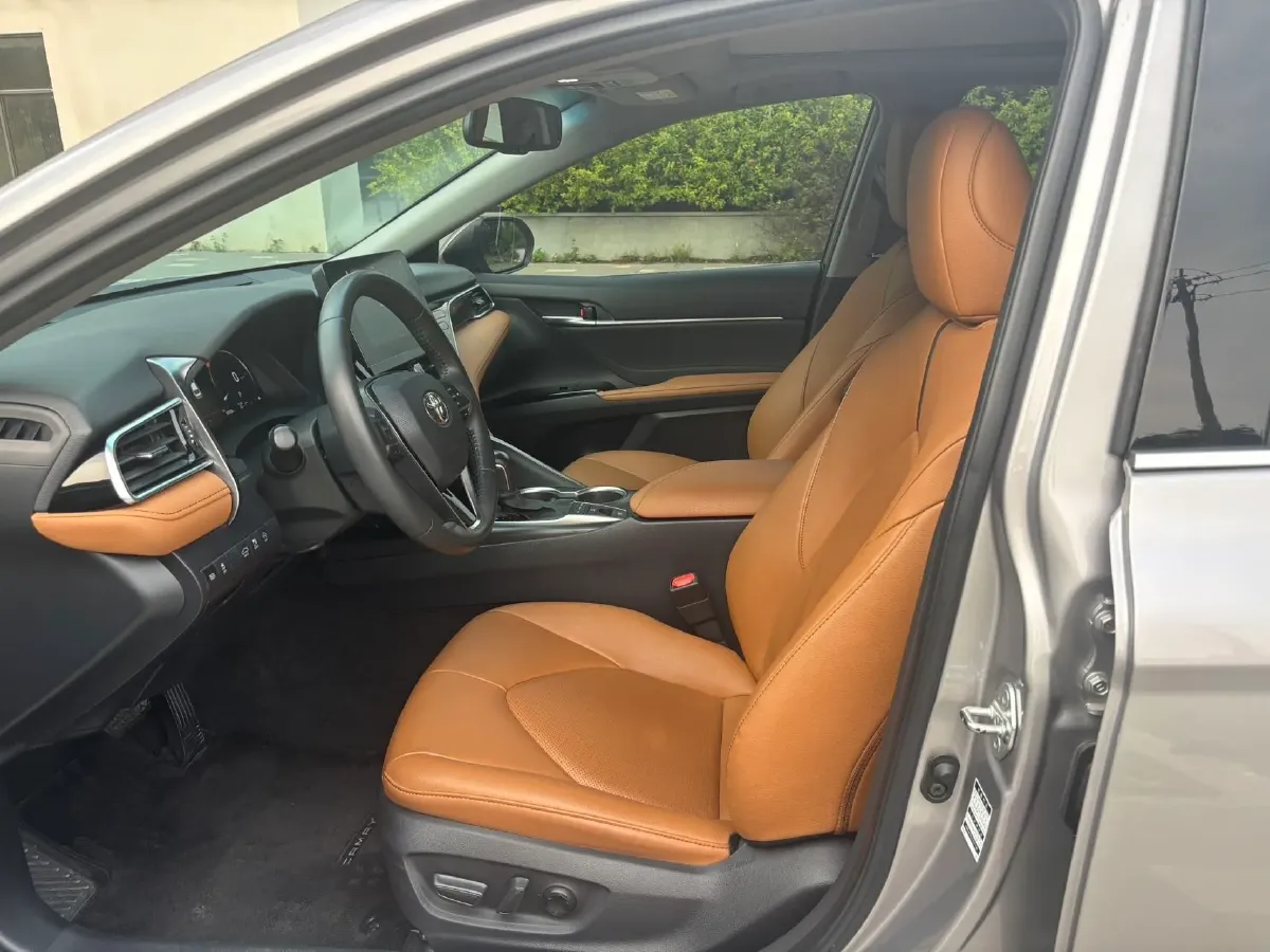 2021 Toyota Camry 2.5L 209HP L4 8AT,autocango,china used car exporter,china ev exporter,chinese used car exporter,chinese used ev exporter