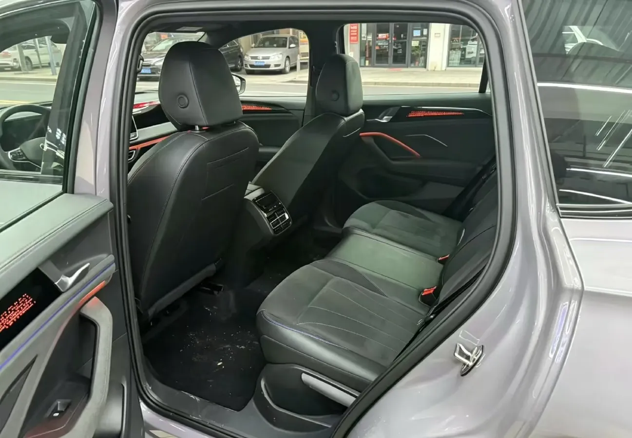 2024 Volkswagen Tiguan L 2.0T 186HP L4 7DCT,autocango,china used car exporter,china ev exporter,chinese used car exporter,chinese used ev exporter