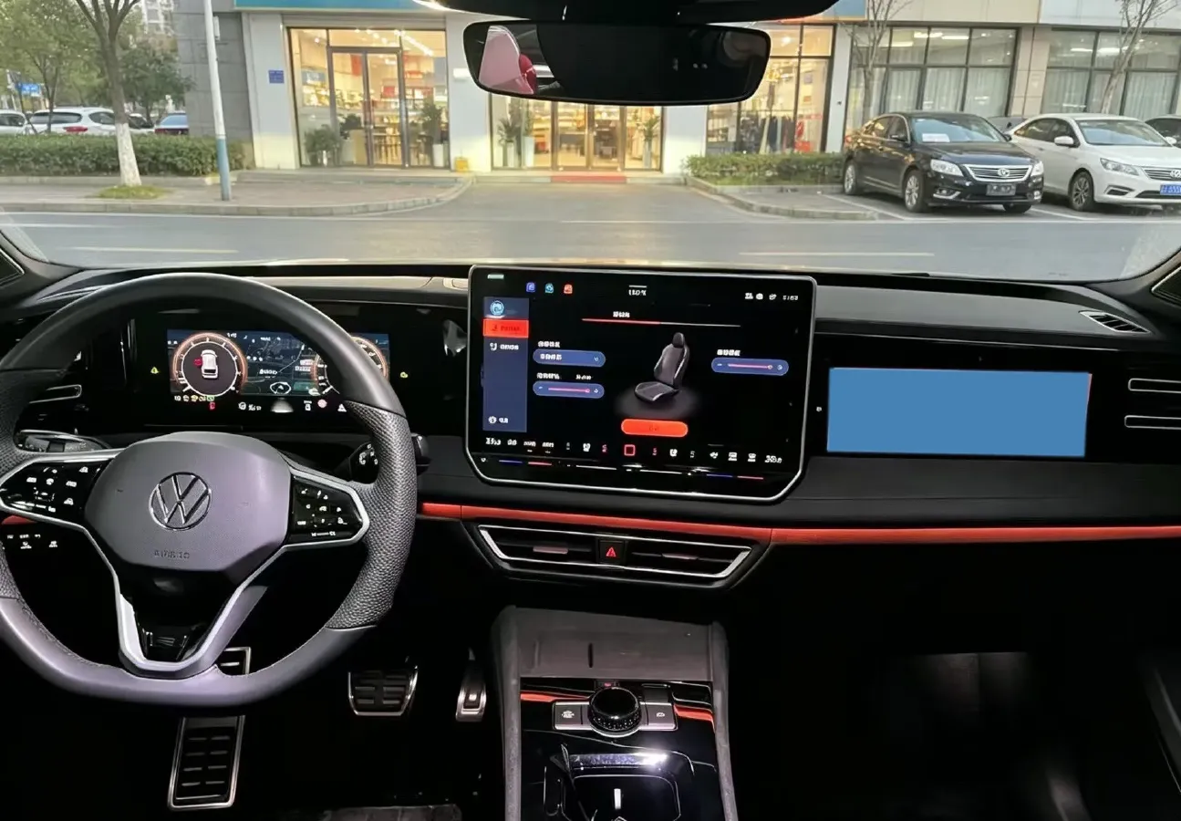 2024 Volkswagen Tiguan L 2.0T 186HP L4 7DCT,autocango,china used car exporter,china ev exporter,chinese used car exporter,chinese used ev exporter