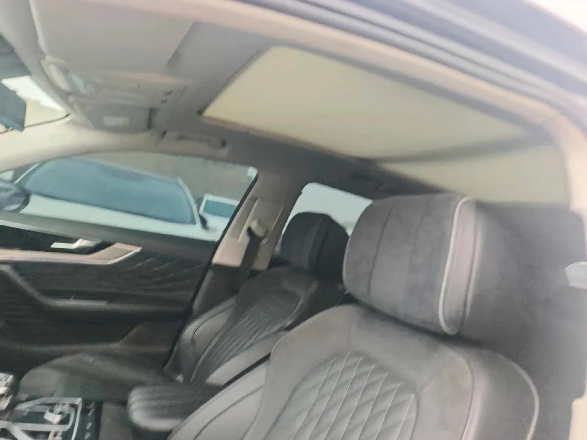 2022 HongQi HS5 2.0T 224HP L4 6AT,autocango,china used car exporter,china ev exporter,chinese used car exporter,chinese used ev exporter