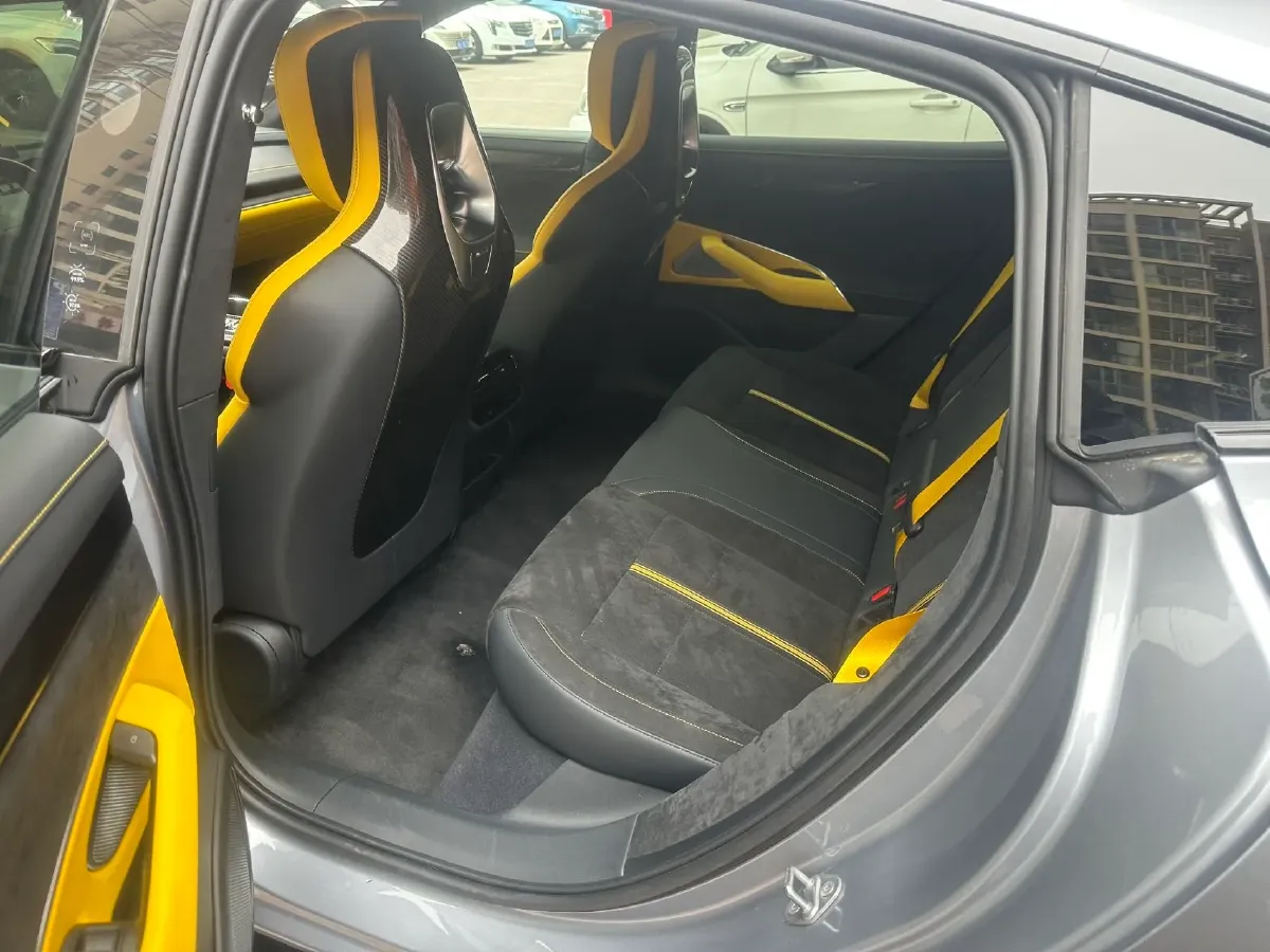 2025 MI SU7 Ultra BEV 93.7KWH,autocango,china used car exporter,china ev exporter,chinese used car exporter,chinese used ev exporter