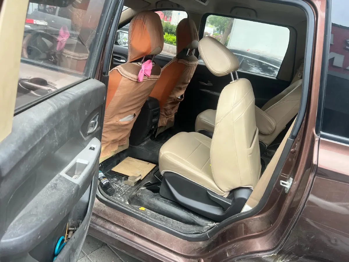 2019 WuLing HongGuang 1.5L 99HP L4 6MT,autocango,china used car exporter,china ev exporter,chinese used car exporter,chinese used ev exporter