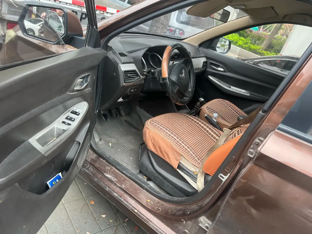 2019 WuLing HongGuang 1.5L 99HP L4 6MT,autocango,china used car exporter,china ev exporter,chinese used car exporter,chinese used ev exporter