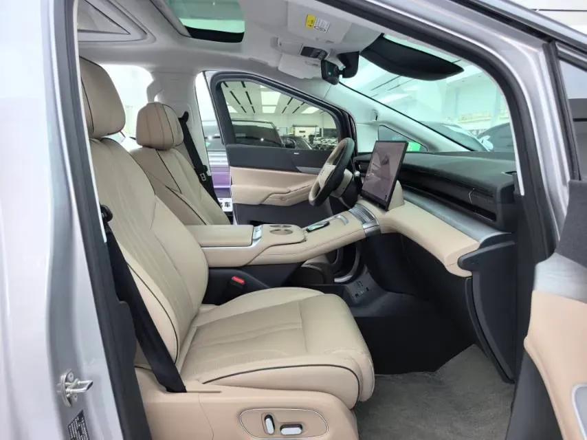 2024 Xpeng X9 BEV 84.5KWH,autocango,china used car exporter,china ev exporter,chinese used car exporter,chinese used ev exporter