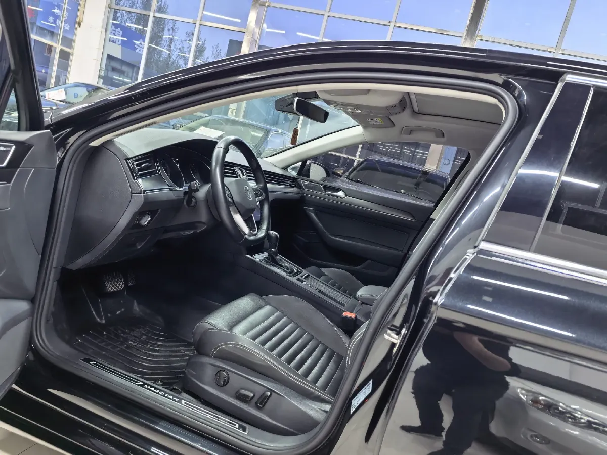 2020 Volkswagen Magotan 2.0T 186HP L4 7DCT,autocango,china used car exporter,china ev exporter,chinese used car exporter,chinese used ev exporter