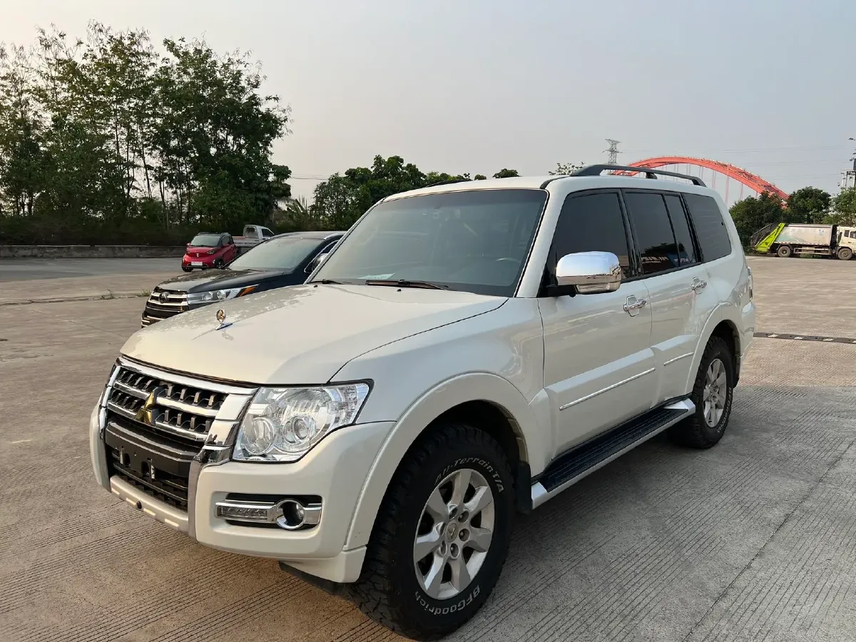2018 Mitsubishi Pajero 3.0L 174HP V6 5AT,autocango,china used car exporter,china ev exporter,chinese used car exporter,chinese used ev exporter