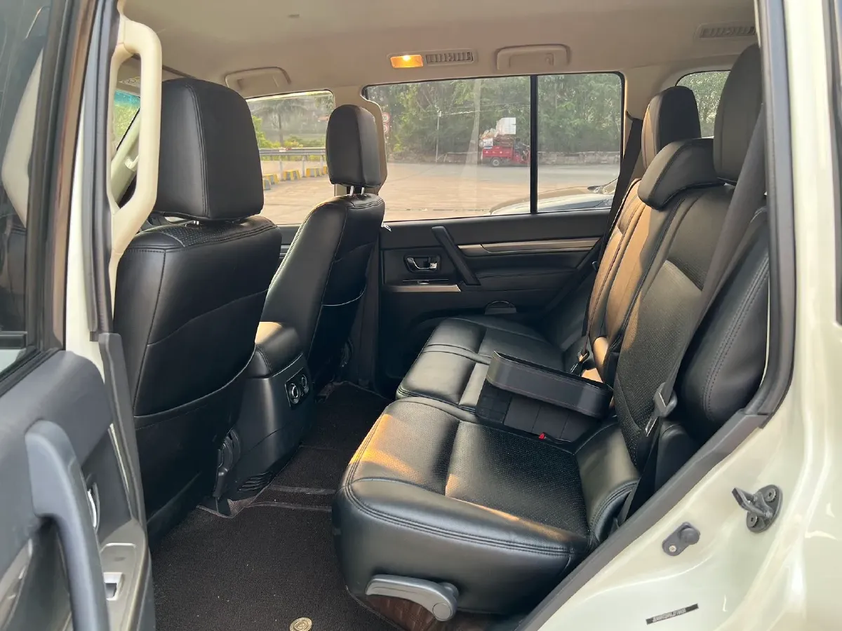 2018 Mitsubishi Pajero 3.0L 174HP V6 5AT,autocango,china used car exporter,china ev exporter,chinese used car exporter,chinese used ev exporter