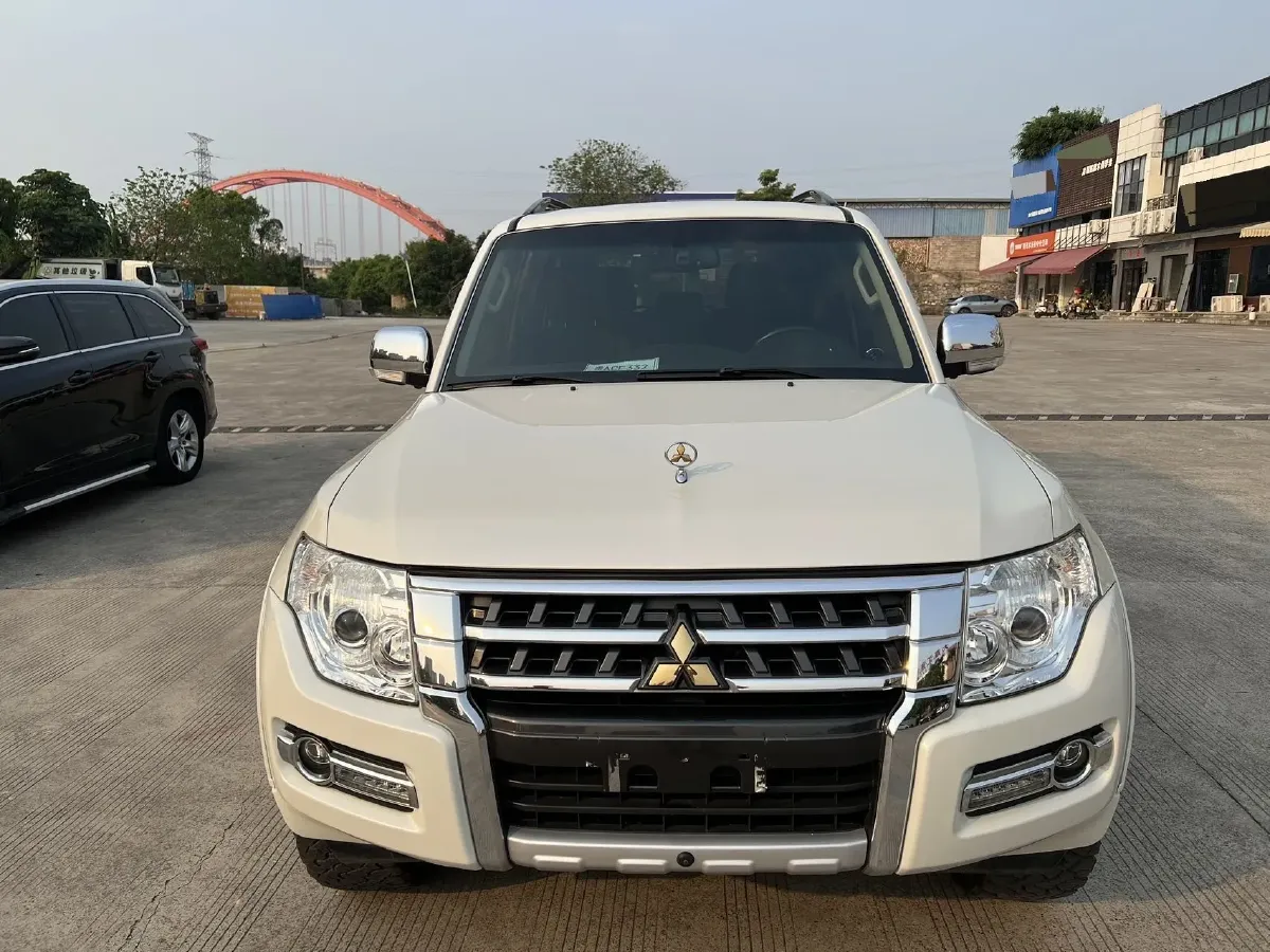 2018 Mitsubishi Pajero 3.0L 174HP V6 5AT,autocango,china used car exporter,china ev exporter,chinese used car exporter,chinese used ev exporter