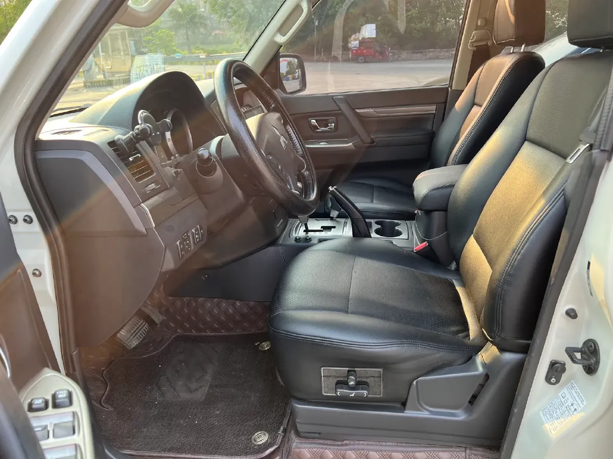 2018 Mitsubishi Pajero 3.0L 174HP V6 5AT,autocango,china used car exporter,china ev exporter,chinese used car exporter,chinese used ev exporter