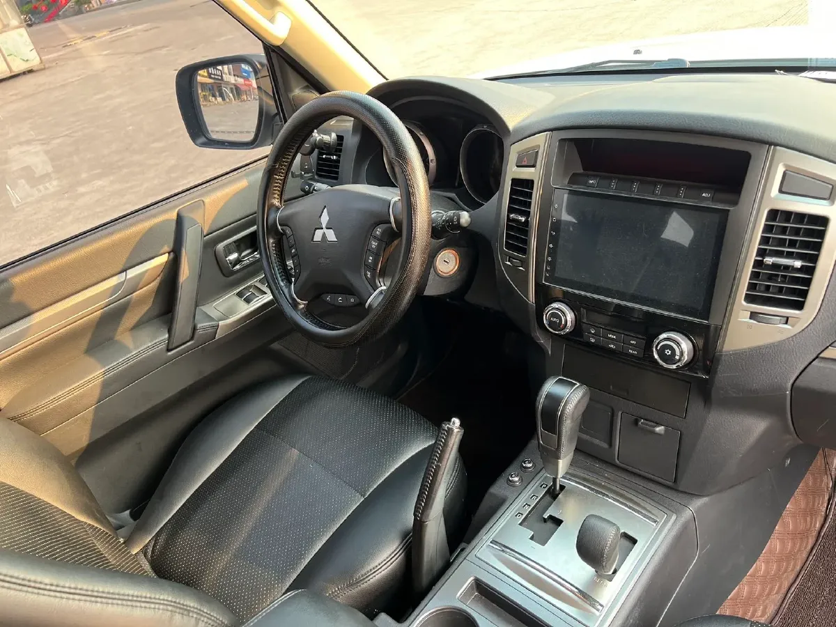 2018 Mitsubishi Pajero 3.0L 174HP V6 5AT,autocango,china used car exporter,china ev exporter,chinese used car exporter,chinese used ev exporter