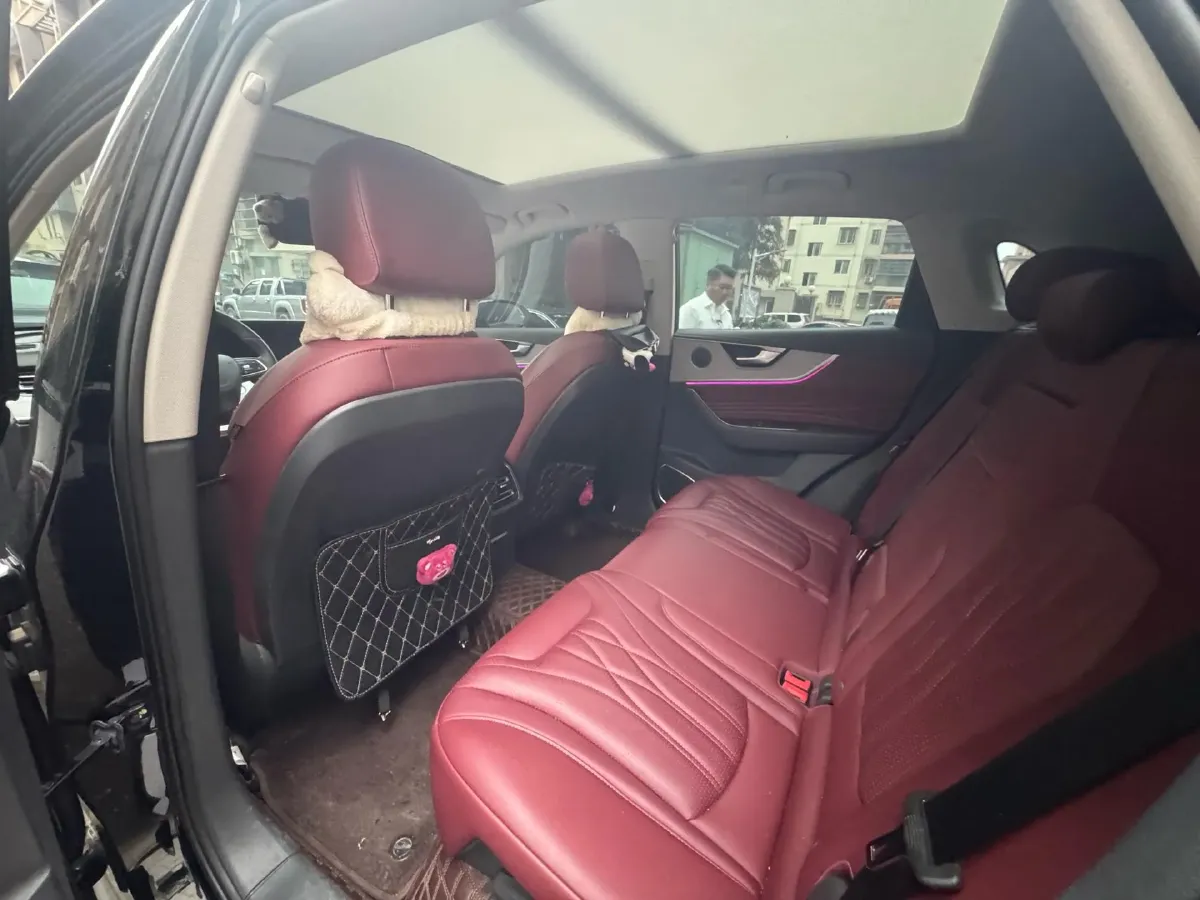 2025 HongQi HS5 2.0T 252HP L4 8AT,autocango,china used car exporter,china ev exporter,chinese used car exporter,chinese used ev exporter