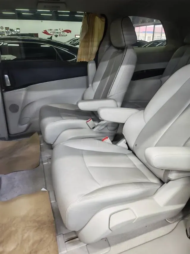 2021 Buick GL8 2.0T 237HP L4 9AT,autocango,china used car exporter,china ev exporter,chinese used car exporter,chinese used ev exporter