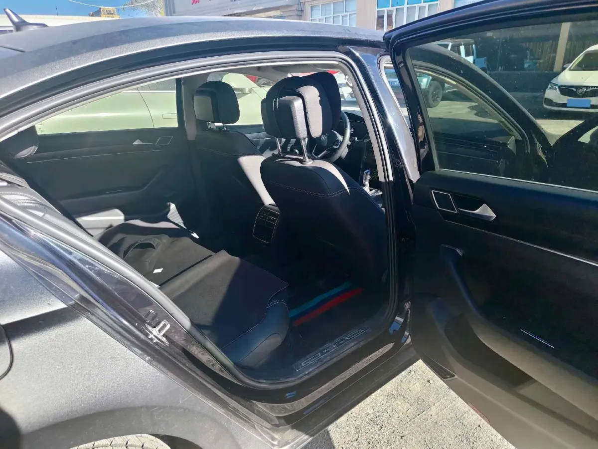 2020 Volkswagen Magotan 2.0T 186HP L4 7DCT,autocango,china used car exporter,china ev exporter,chinese used car exporter,chinese used ev exporter