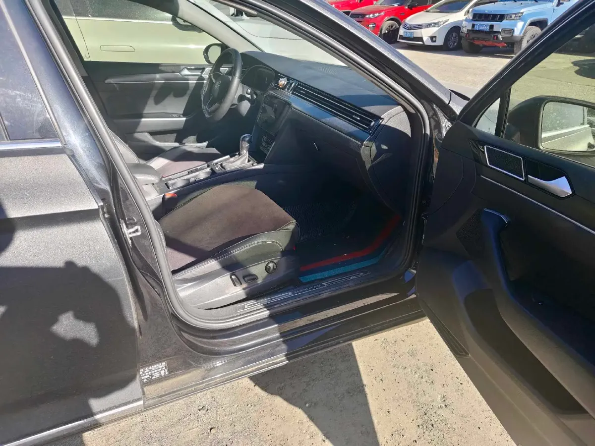 2020 Volkswagen Magotan 2.0T 186HP L4 7DCT,autocango,china used car exporter,china ev exporter,chinese used car exporter,chinese used ev exporter