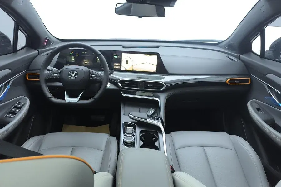 2022 ChangAn UNI-T 1.5T 188HP L4 7DCT,autocango,china used car exporter,china ev exporter,chinese used car exporter,chinese used ev exporter