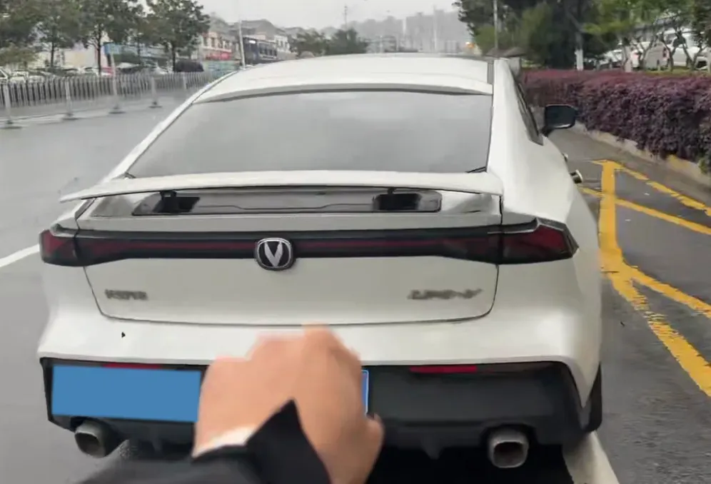 2023 ChangAn UNI-V 1.5T 188HP L4 7DCT,autocango,china used car exporter,china ev exporter,chinese used car exporter,chinese used ev exporter