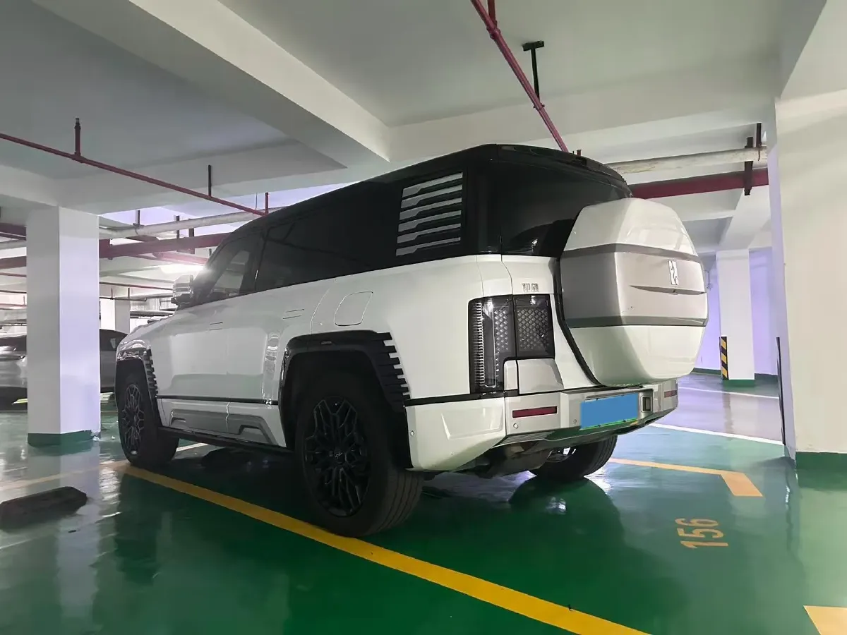 2023 YangWang U8 2.0T 272HP L4 REEV 49.05KWH,autocango,china used car exporter,china ev exporter,chinese used car exporter,chinese used ev exporter