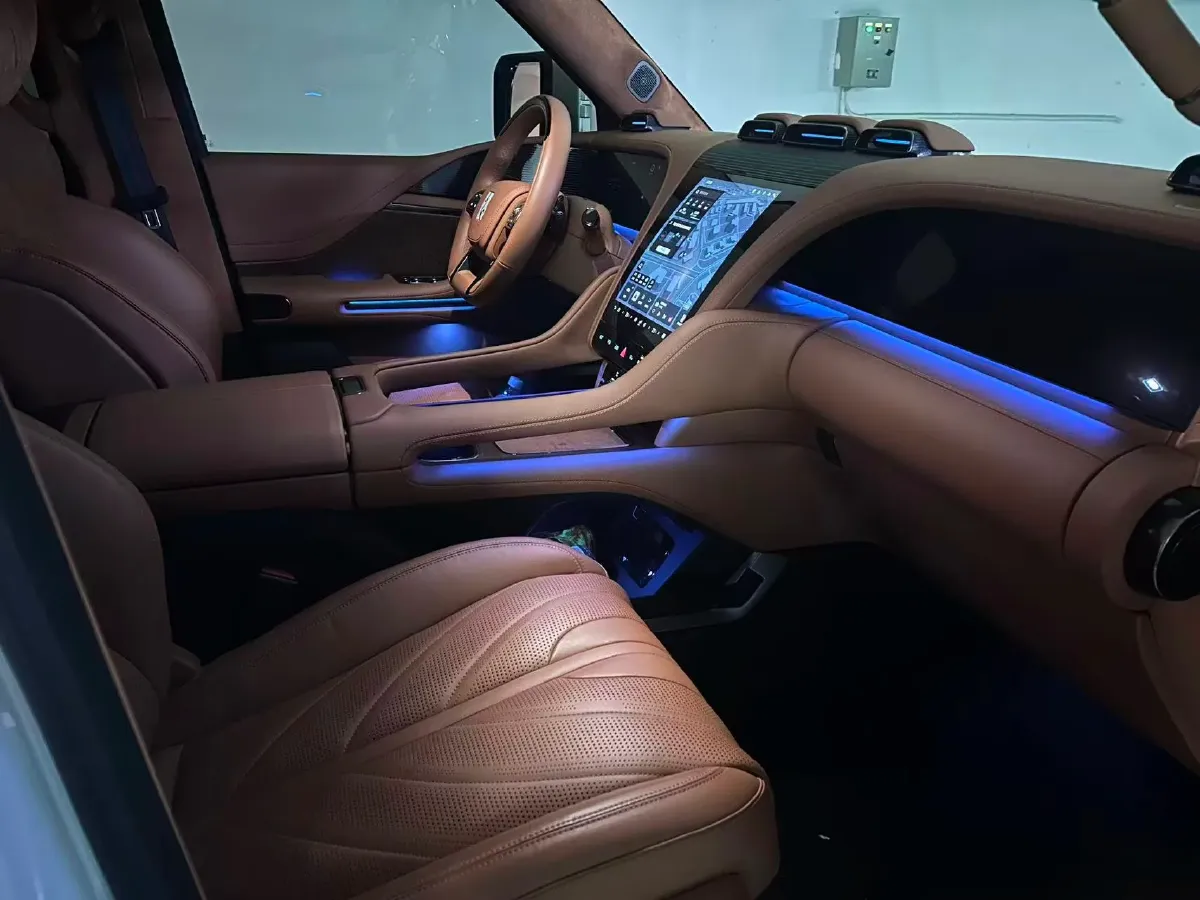 2023 YangWang U8 2.0T 272HP L4 REEV 49.05KWH,autocango,china used car exporter,china ev exporter,chinese used car exporter,chinese used ev exporter