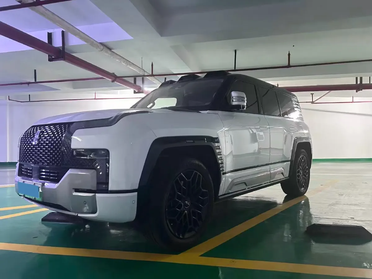 2023 YangWang U8 2.0T 272HP L4 REEV 49.05KWH,autocango,china used car exporter,china ev exporter,chinese used car exporter,chinese used ev exporter