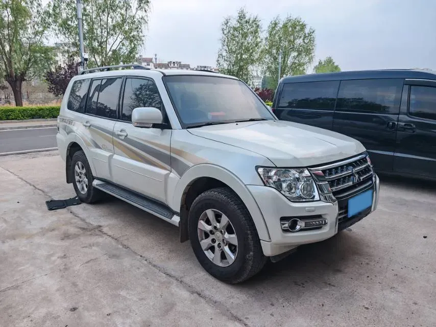 2016 Mitsubishi Pajero 3.0L 174HP V6 5AT,autocango,china used car exporter,china ev exporter,chinese used car exporter,chinese used ev exporter