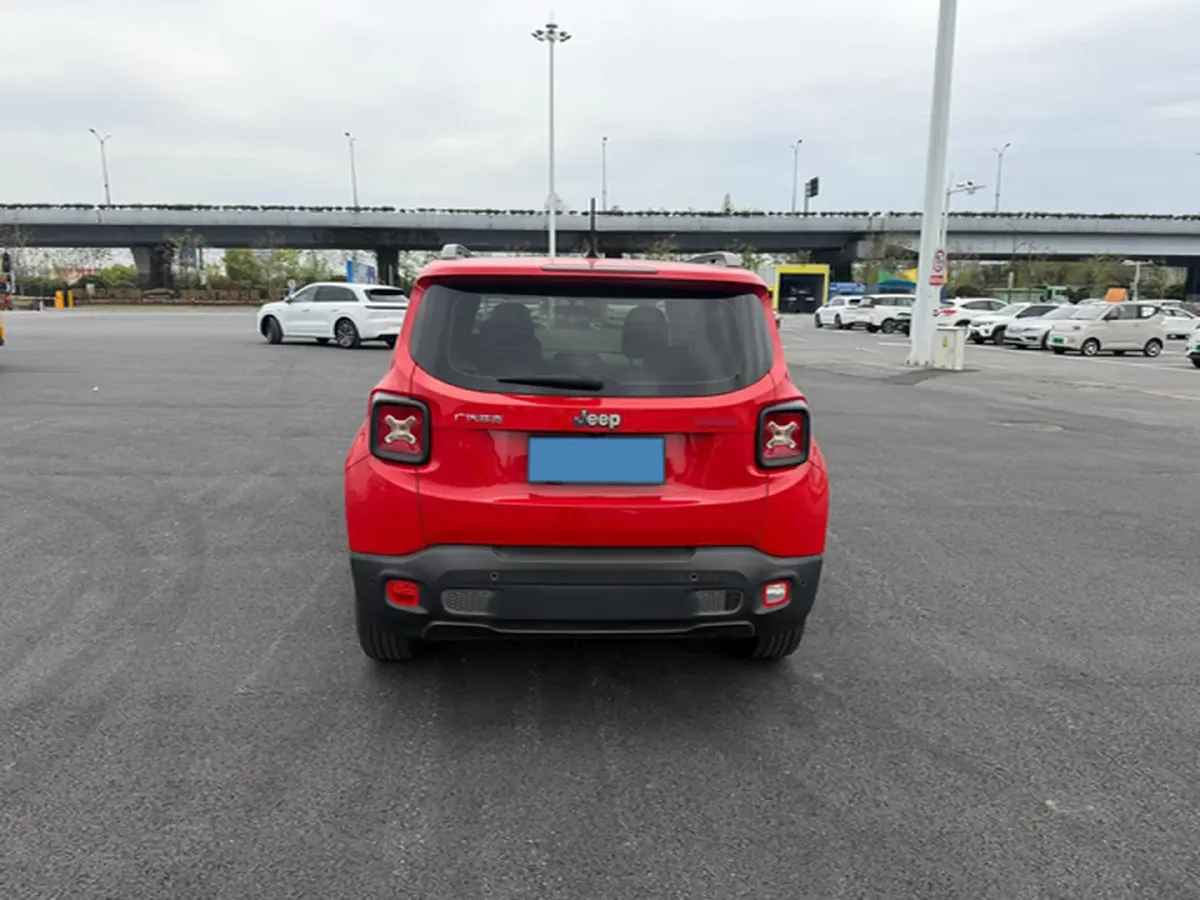 2019 Jeep Renegade 1.3T 173HP L4 7DCT,autocango,china used car exporter,china ev exporter,chinese used car exporter,chinese used ev exporter
