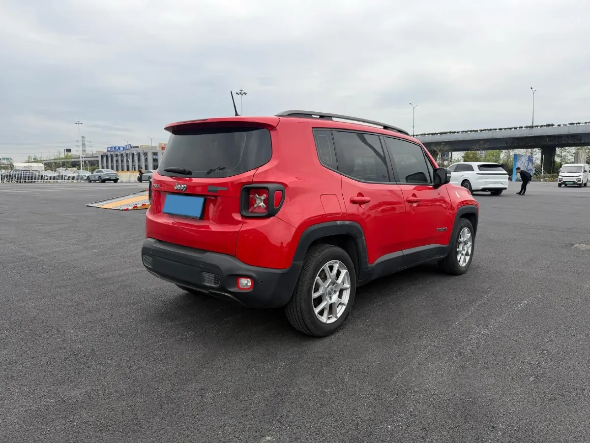 2019 Jeep Renegade 1.3T 173HP L4 7DCT,autocango,china used car exporter,china ev exporter,chinese used car exporter,chinese used ev exporter