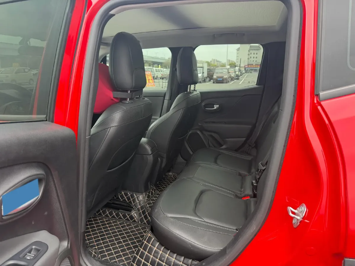 2019 Jeep Renegade 1.3T 173HP L4 7DCT,autocango,china used car exporter,china ev exporter,chinese used car exporter,chinese used ev exporter