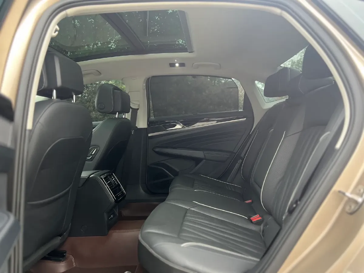 2022 Xpeng P7 BEV 60.2KWH,autocango,china used car exporter,china ev exporter,chinese used car exporter,chinese used ev exporter