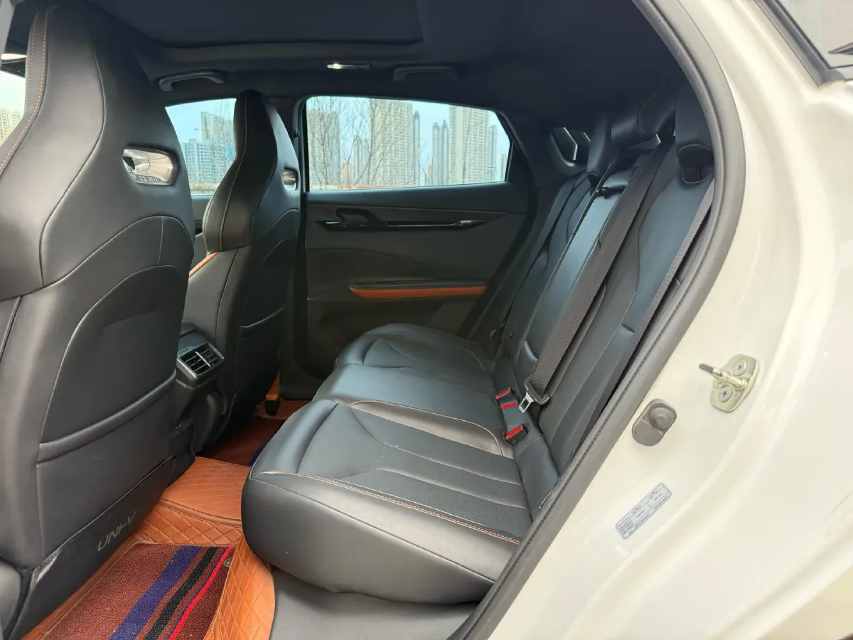 2023 ChangAn UNI-V 1.5T 188HP L4 7DCT,autocango,china used car exporter,china ev exporter,chinese used car exporter,chinese used ev exporter